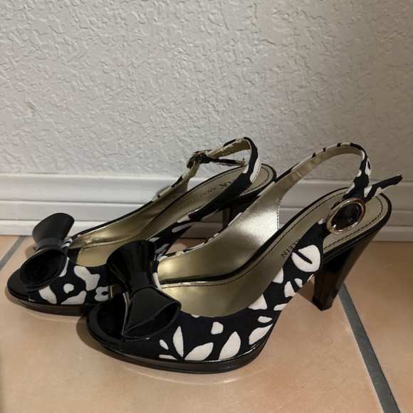 Sandals - Picture 2 of 6